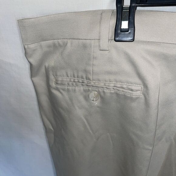 Roundtree & Yorke Chino Golf Shorts Men’s Size 46 Khaki Beige Zip Fly Inseam 5 - Picture 11 of 12